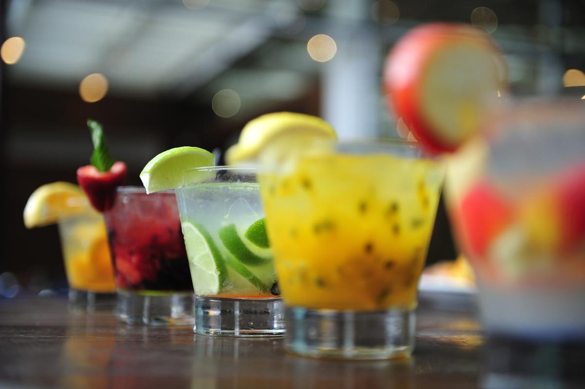 alcohol bar cocktails